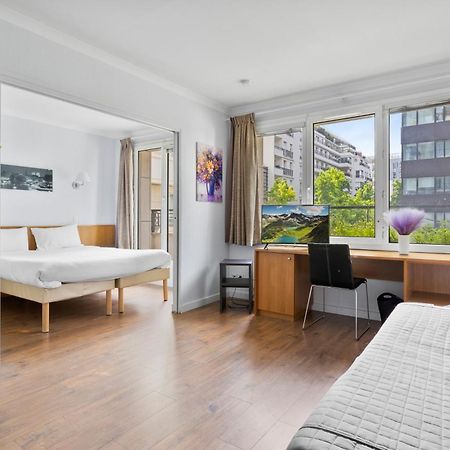 Grand Appartement Avec Balcon - Proche Parc Des Expo - Parking Privee Issy-les-Moulineaux Bagian luar foto