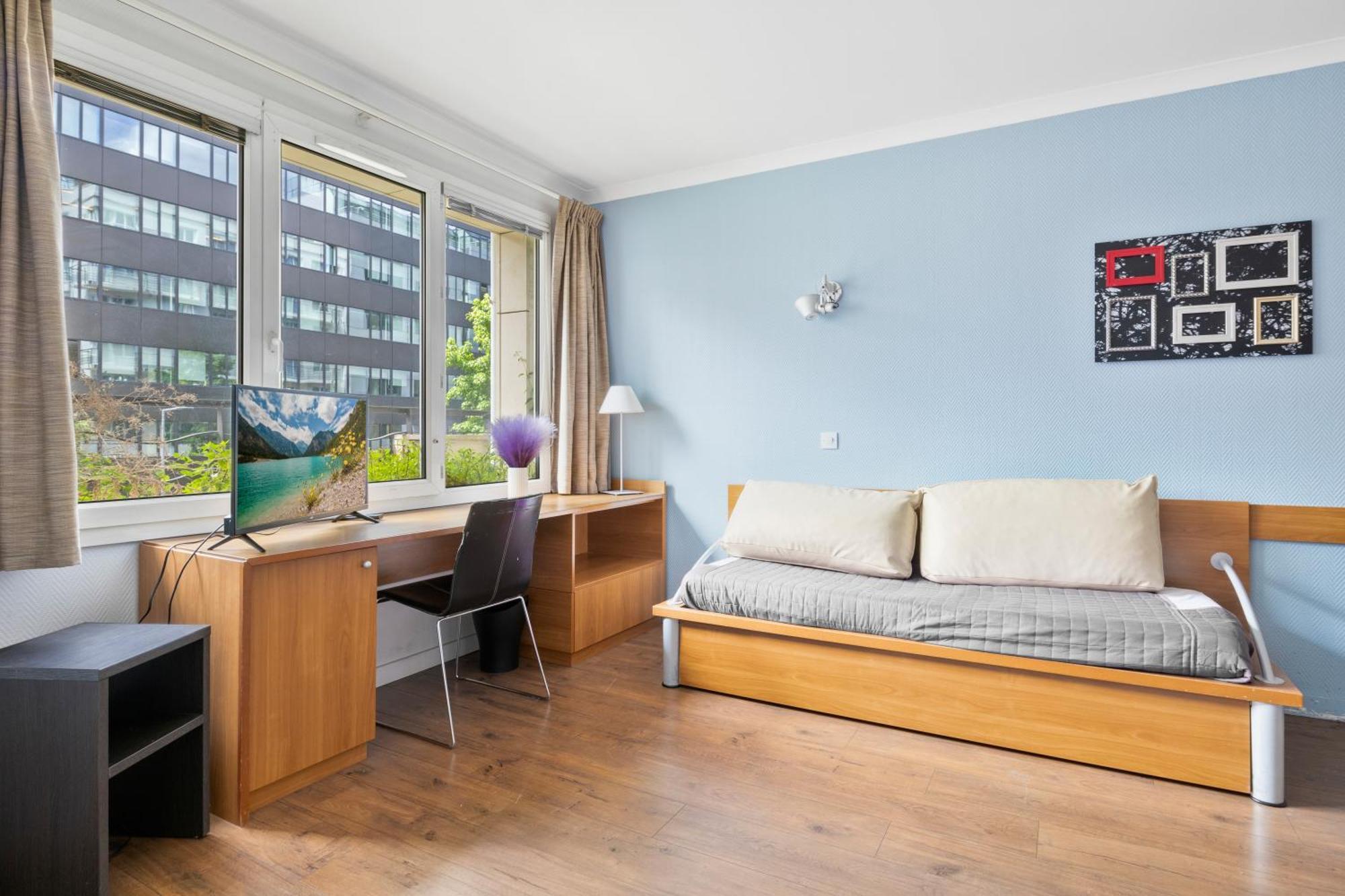 Grand Appartement Avec Balcon - Proche Parc Des Expo - Parking Privee Issy-les-Moulineaux Bagian luar foto
