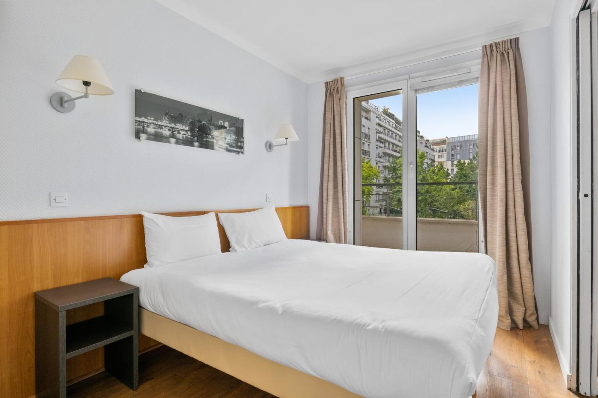Grand Appartement Avec Balcon - Proche Parc Des Expo - Parking Privee Issy-les-Moulineaux Bagian luar foto