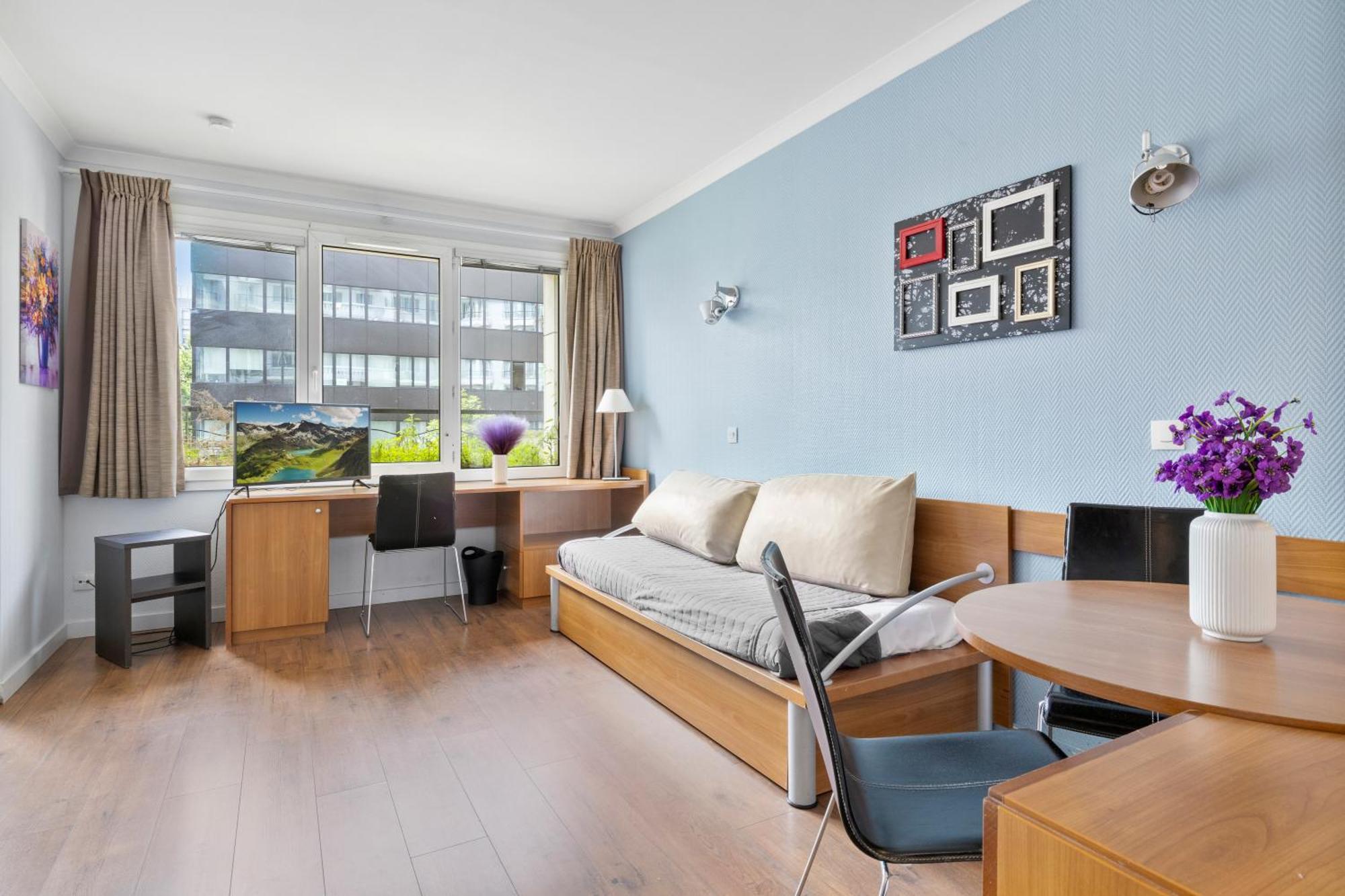 Grand Appartement Avec Balcon - Proche Parc Des Expo - Parking Privee Issy-les-Moulineaux Bagian luar foto