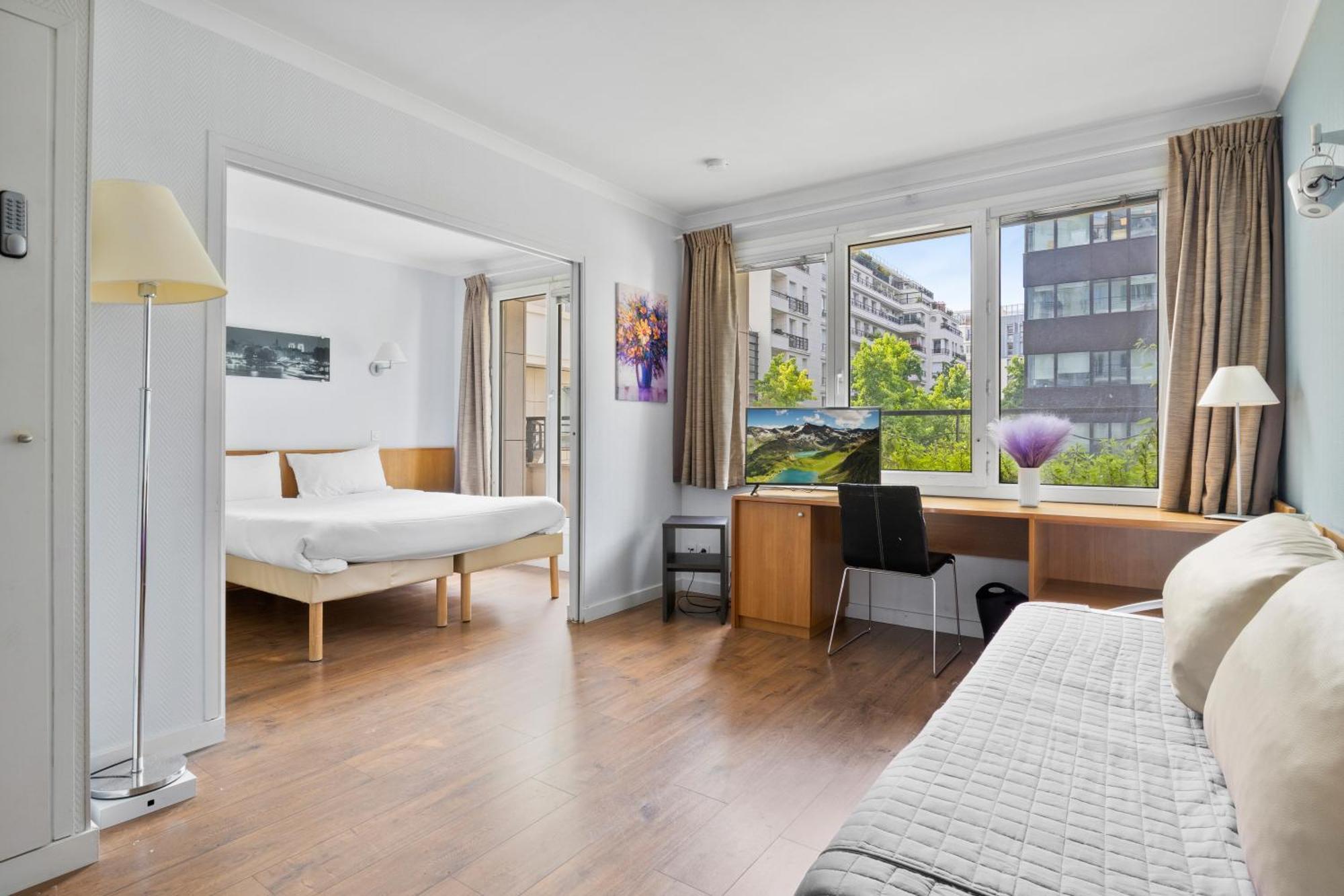 Grand Appartement Avec Balcon - Proche Parc Des Expo - Parking Privee Issy-les-Moulineaux Bagian luar foto